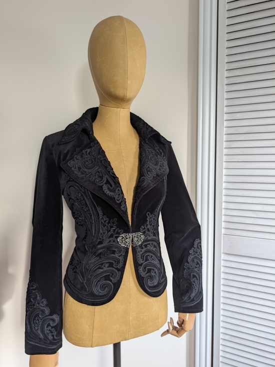 Peter Nygard Jackets & Blazers - Peter Nygard Black Embroidered Velvet Blazer with Decorative Clasp
